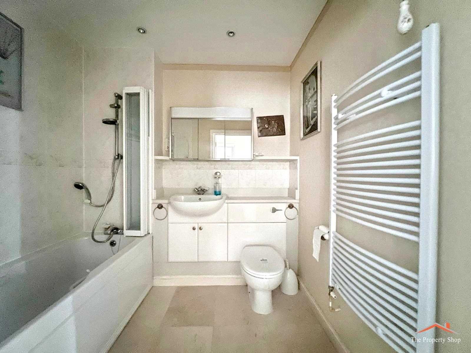 Hale Lane - Picture 11