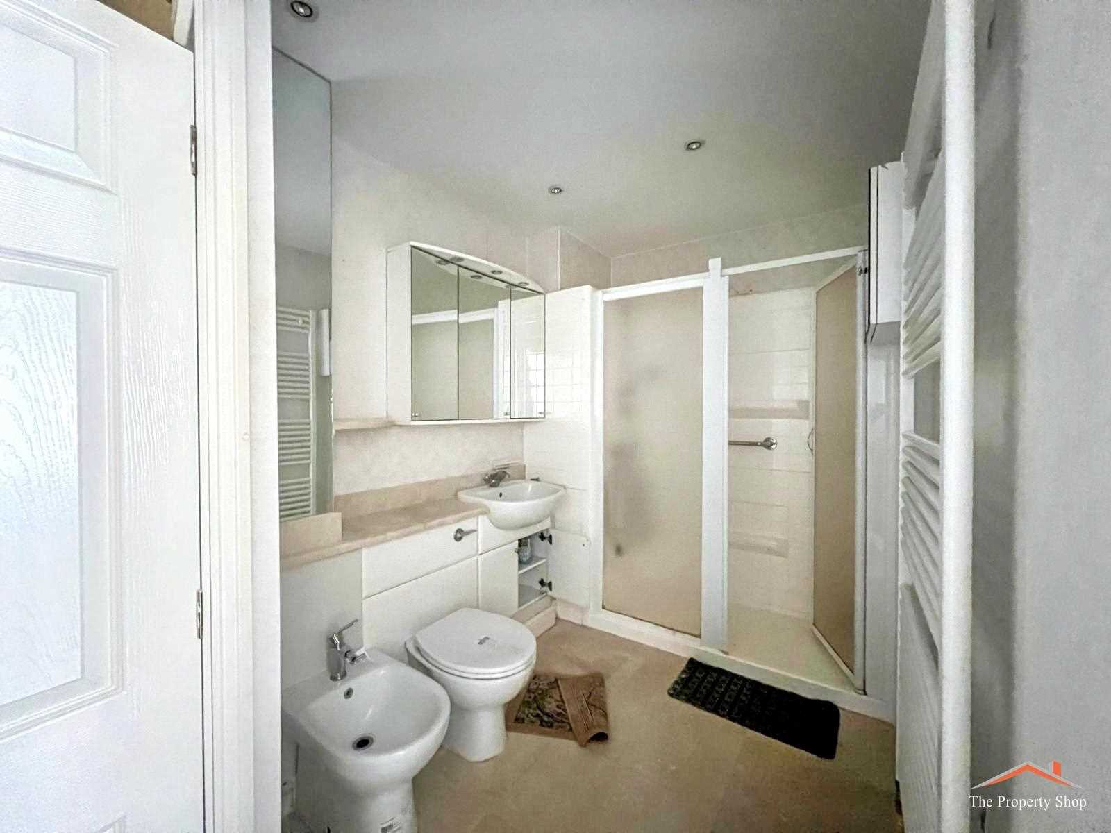 Hale Lane - Picture 12