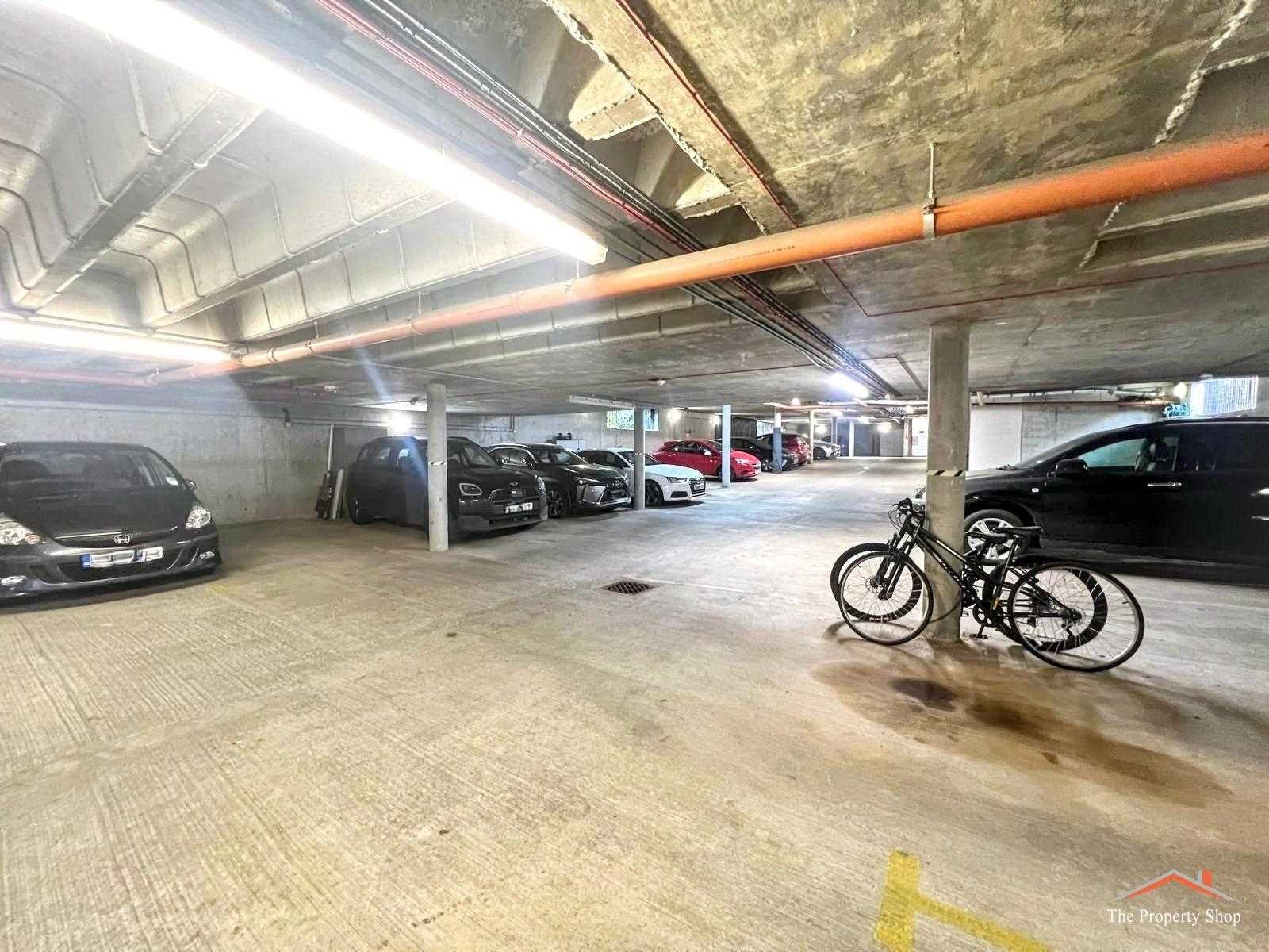 Hale Lane - Picture 13