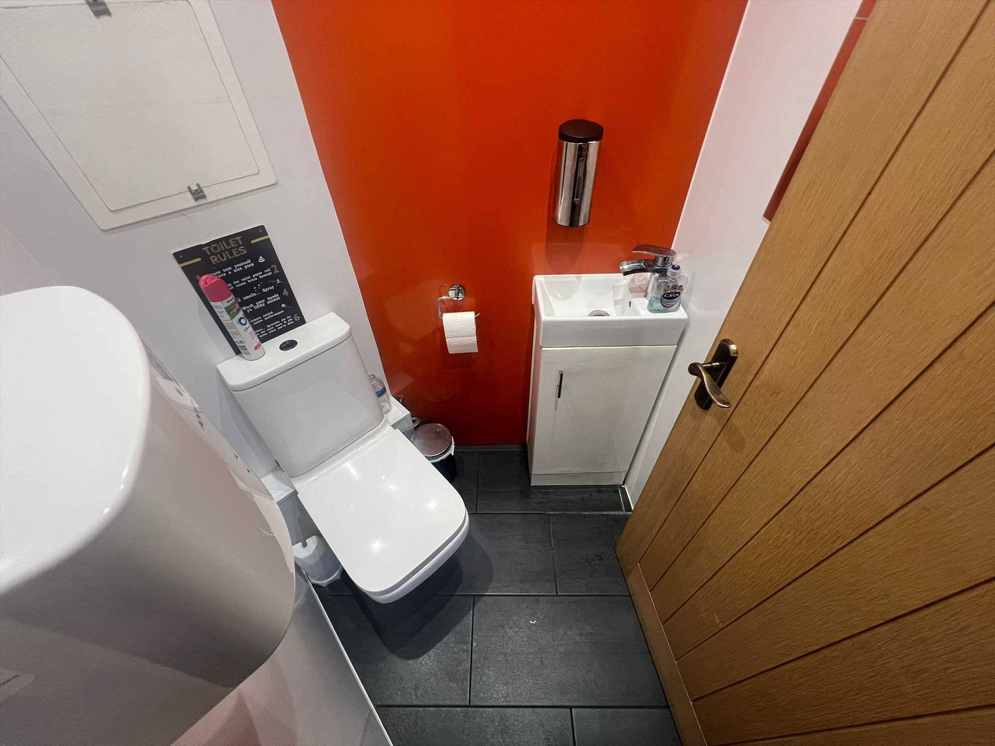 High Street, - Picture 6