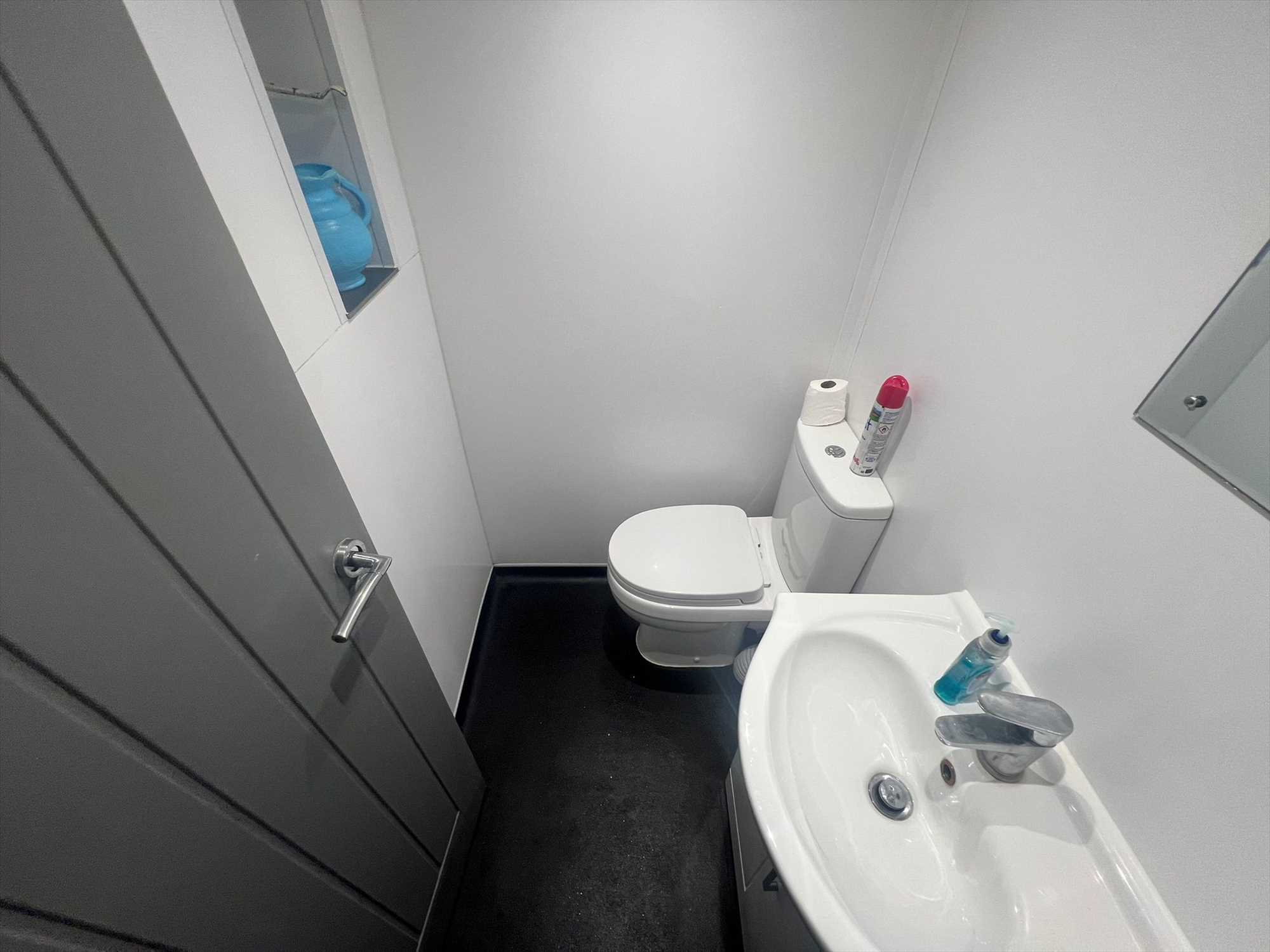 High Street, - Picture 7