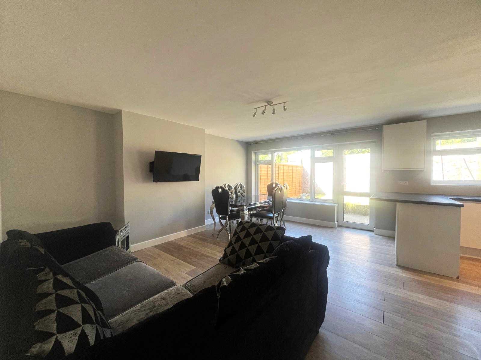 Parkfield Close - Picture 3