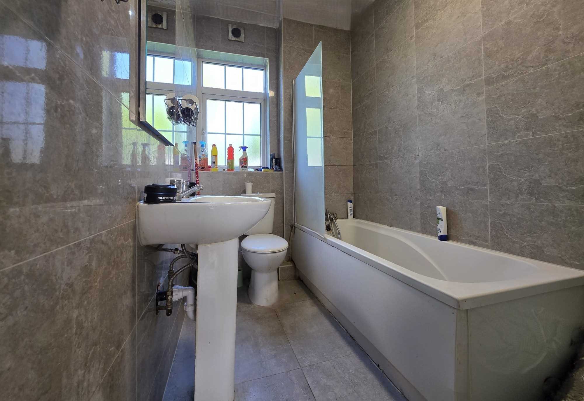 Watling Avenue - Picture 6