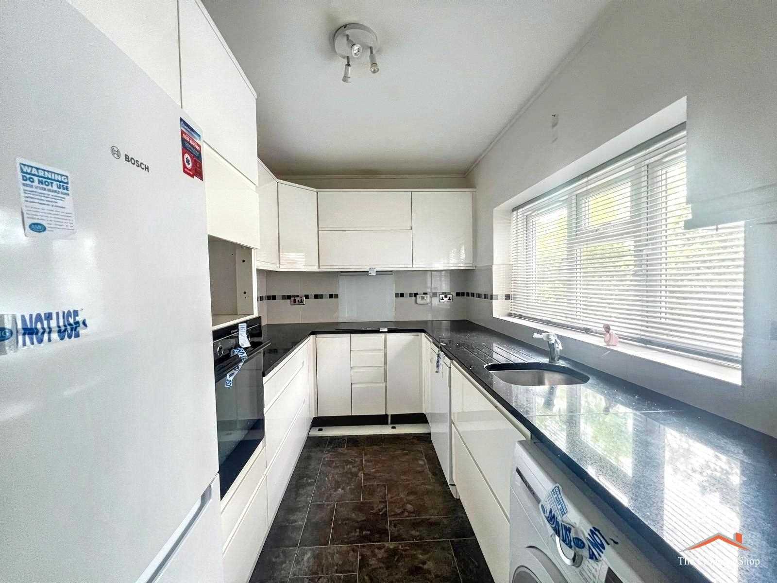Lodge Close - Picture 4