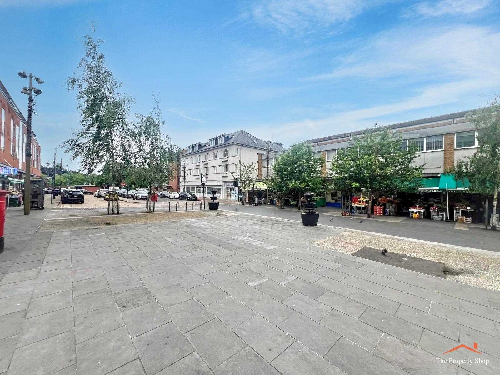 High Street - Picture 6