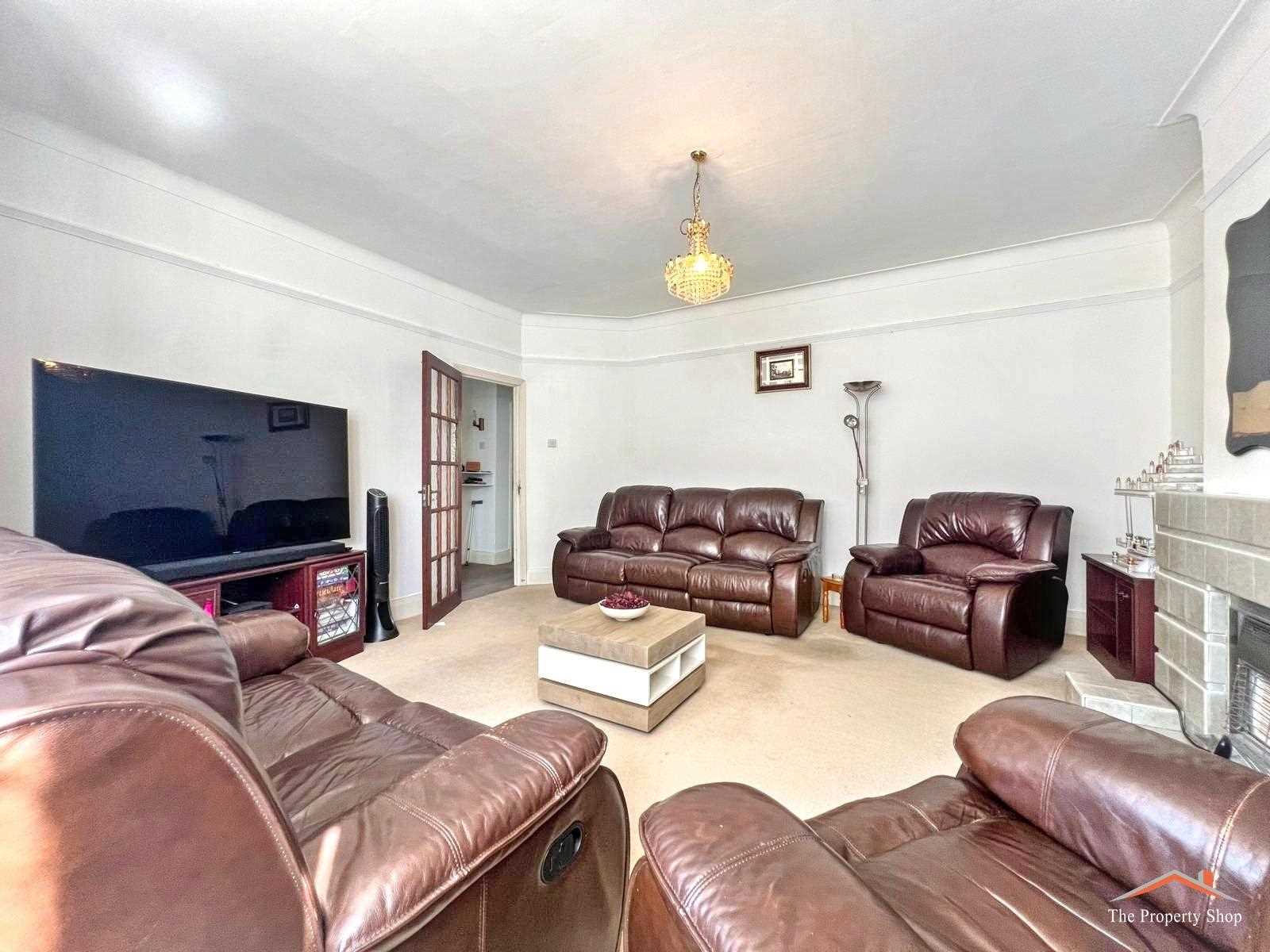 Crawford Avenue - Picture 5