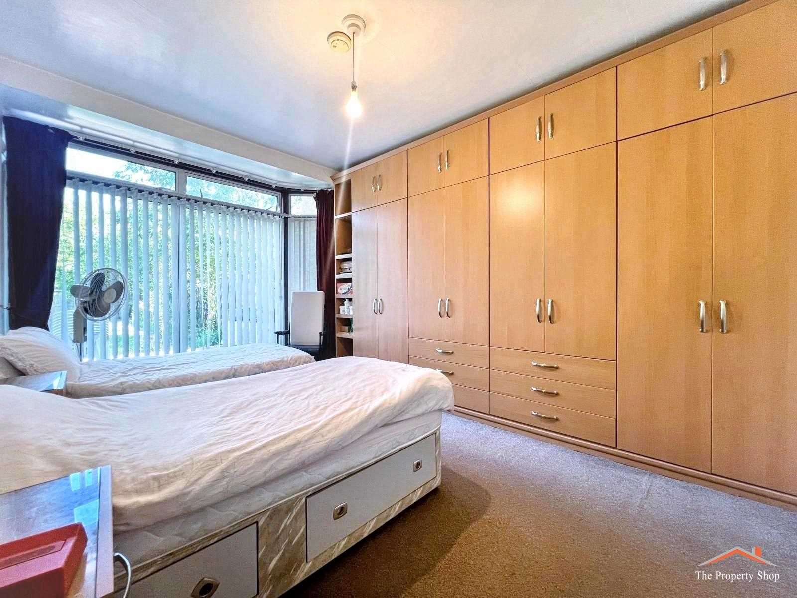 Crawford Avenue - Picture 7