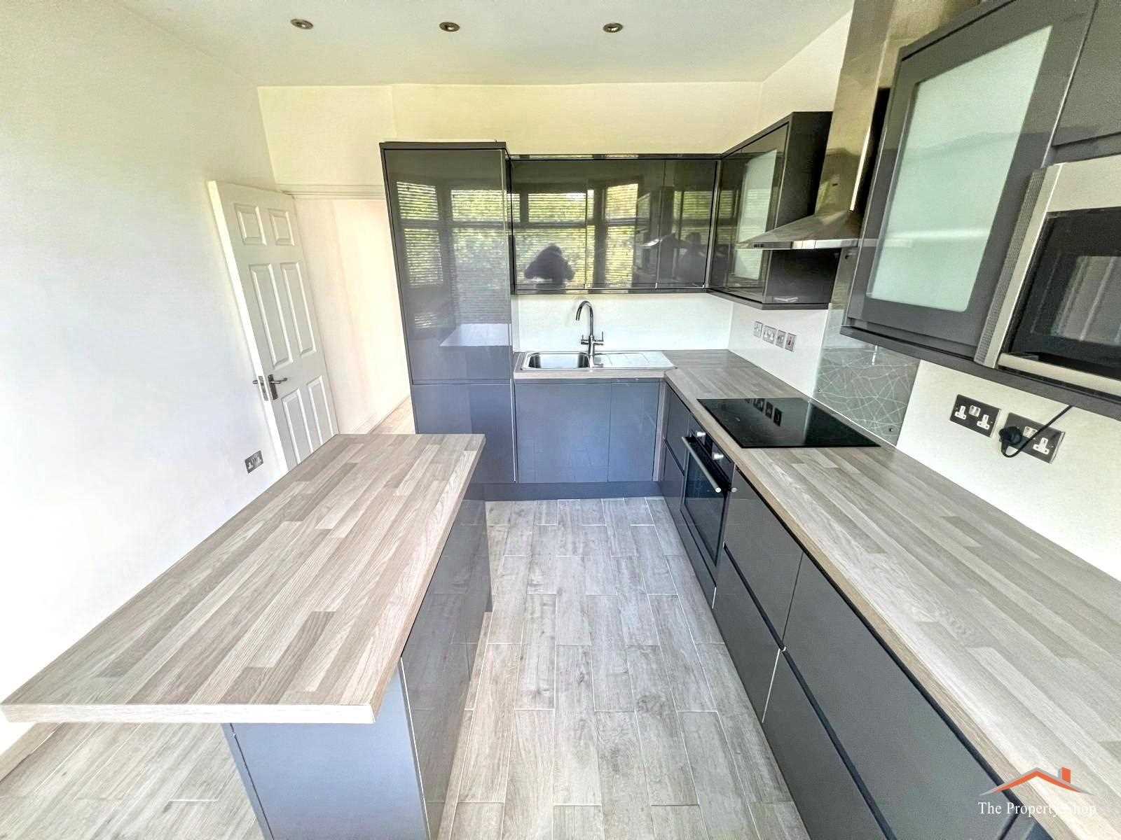 Crawford Avenue - Picture 16
