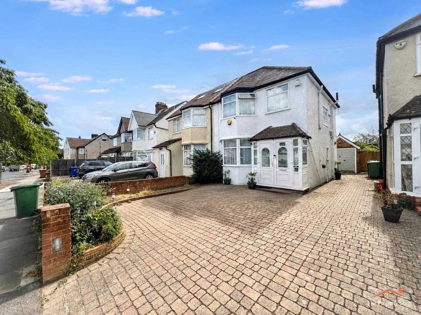 Camrose Avenue - Picture 1