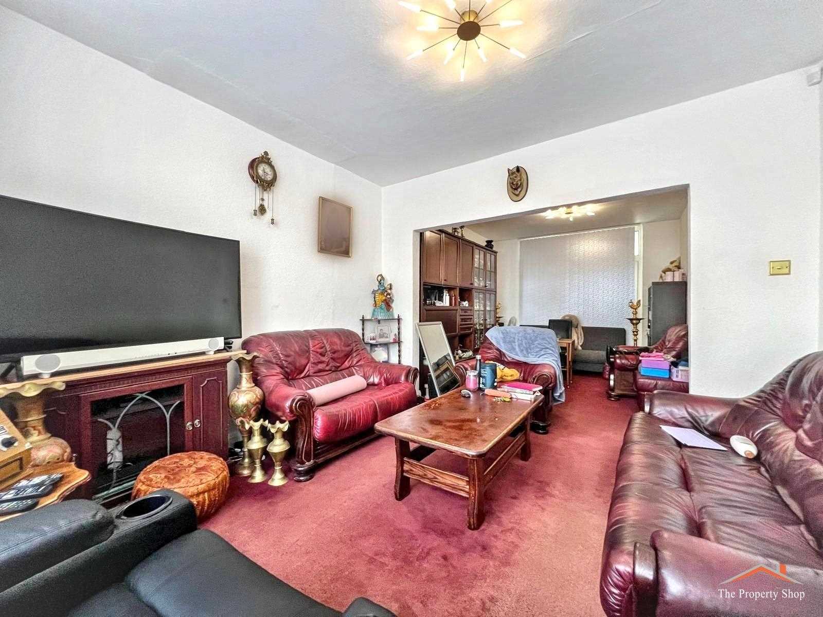 Camrose Avenue - Picture 4