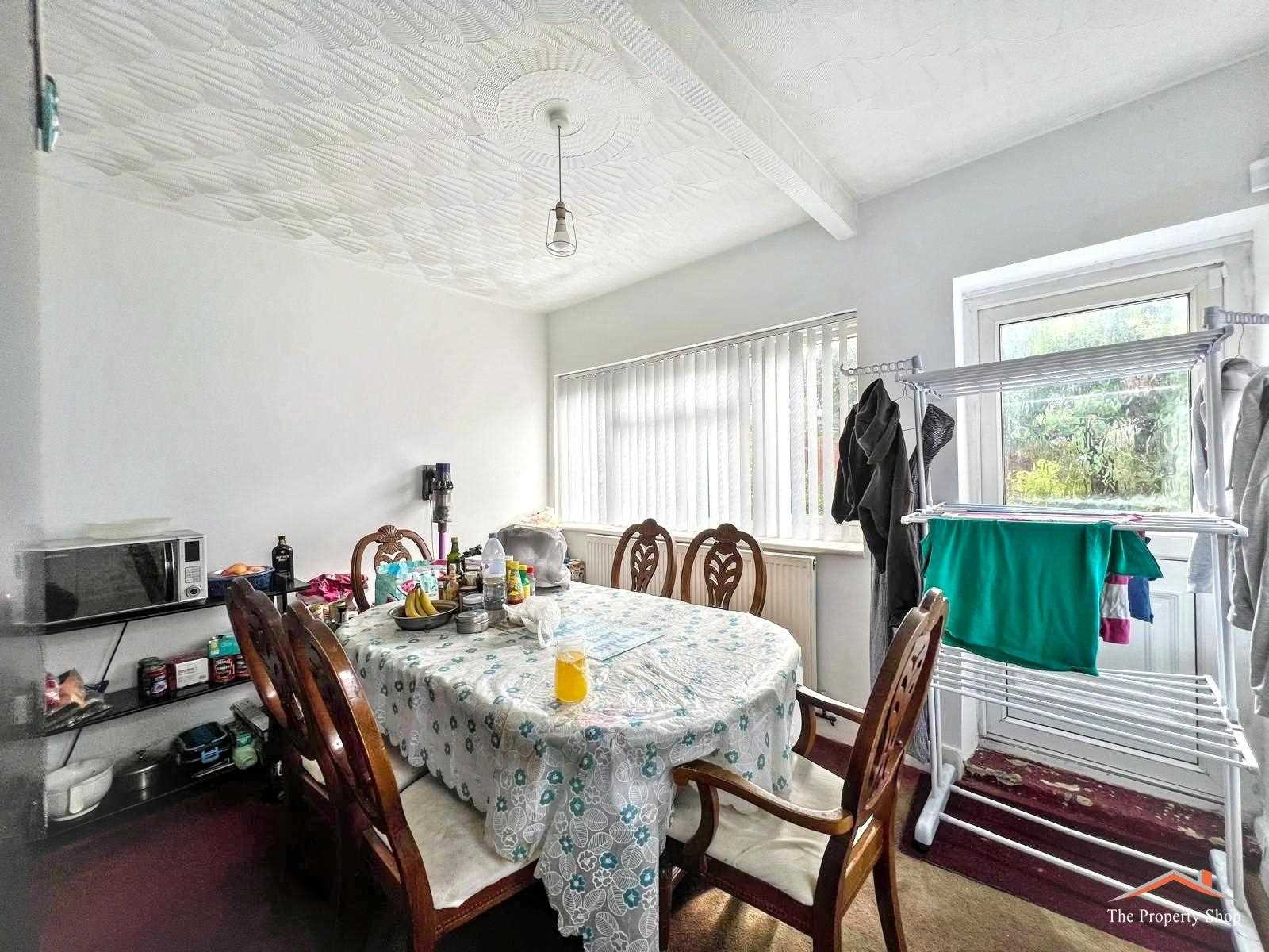 Camrose Avenue - Picture 6