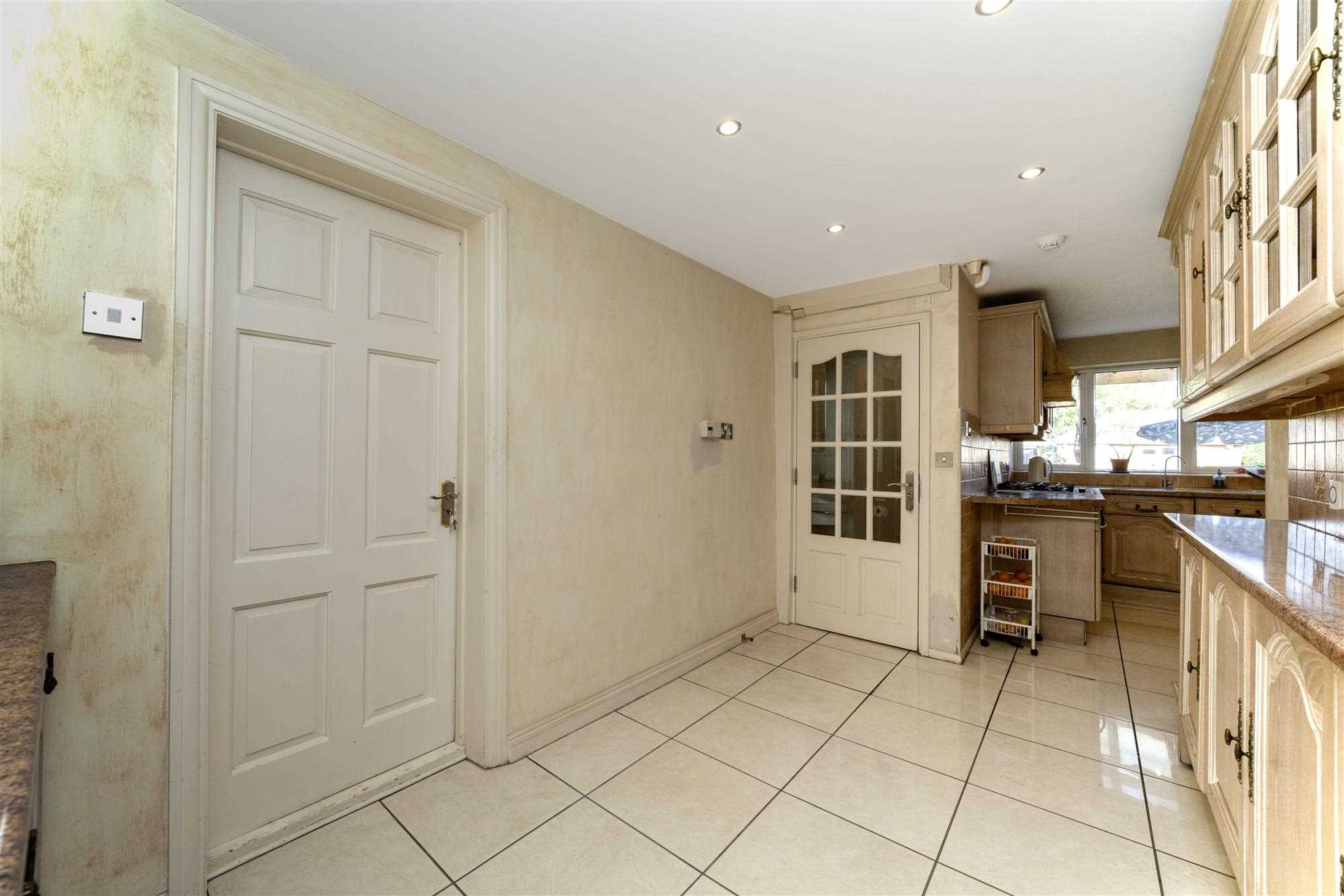 Redhill Drive - Picture 8