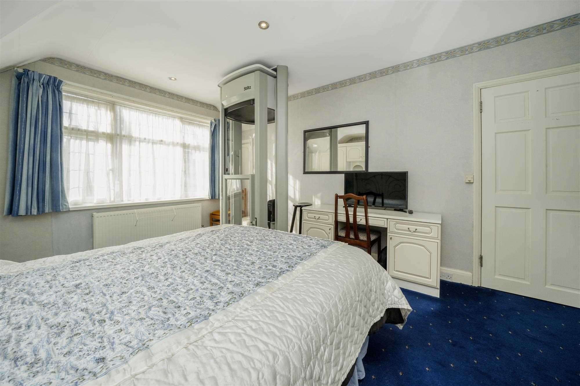 Redhill Drive - Picture 12