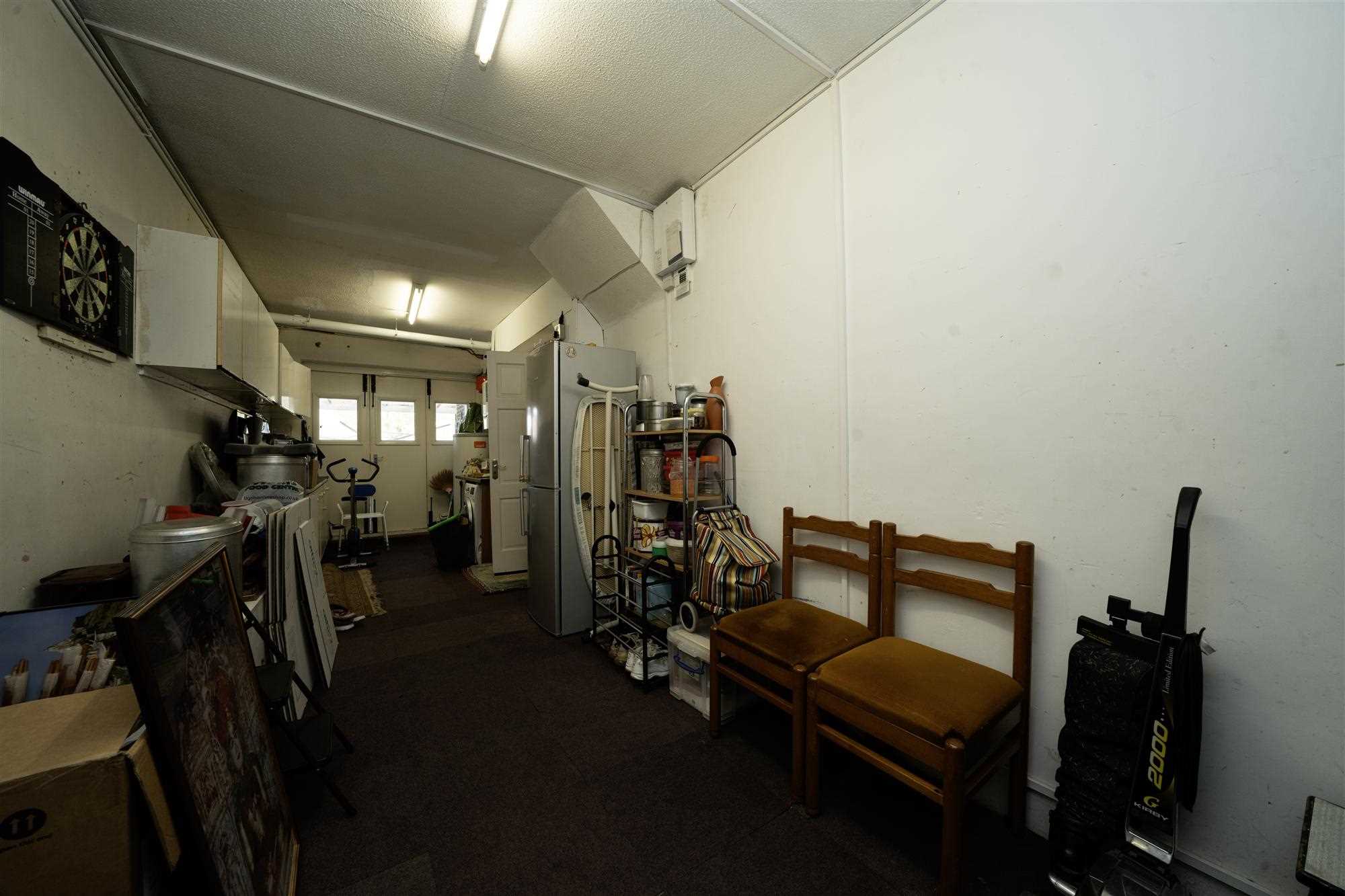 Redhill Drive - Picture 19