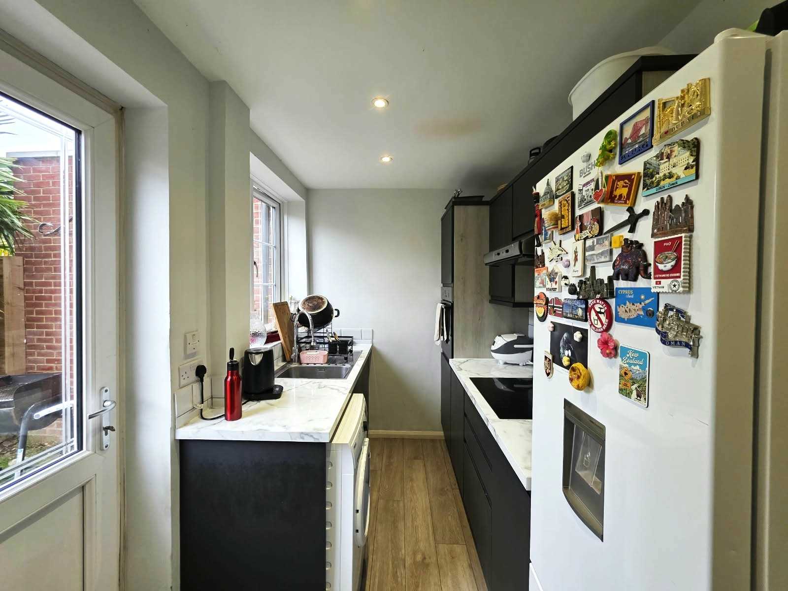 Abbots Road - Picture 2