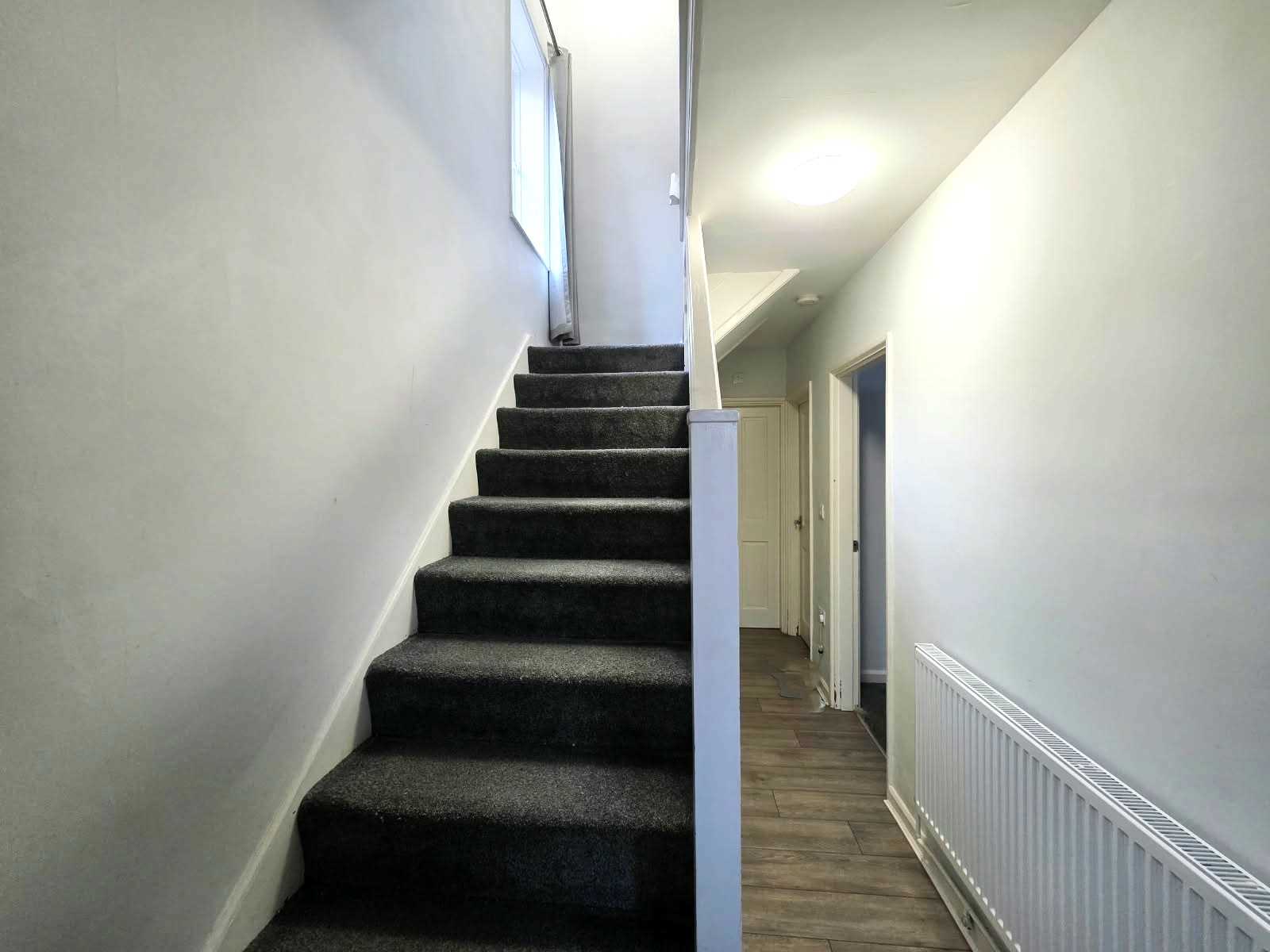 Abbots Road - Picture 4
