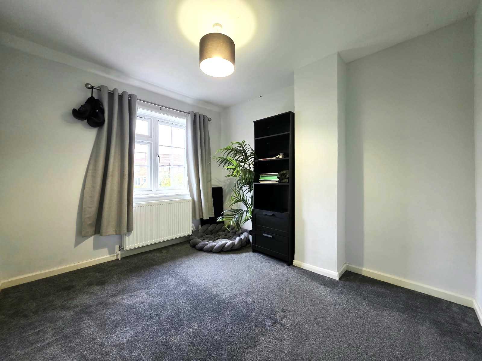Abbots Road - Picture 8