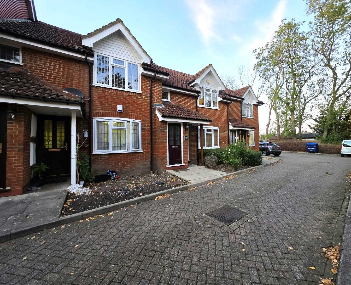 Whisperwood Close - Picture 1