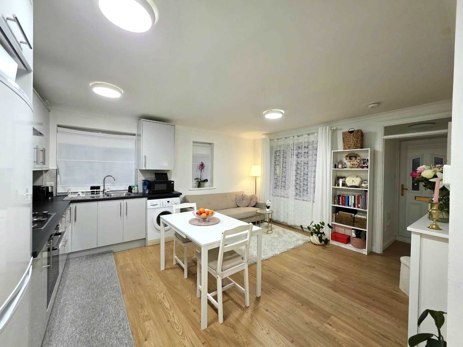 Whisperwood Close - Picture 3