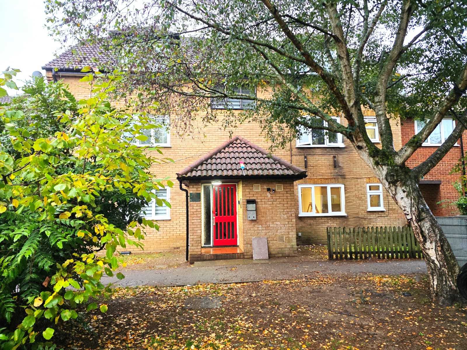 Springwood Crescent - Picture 1