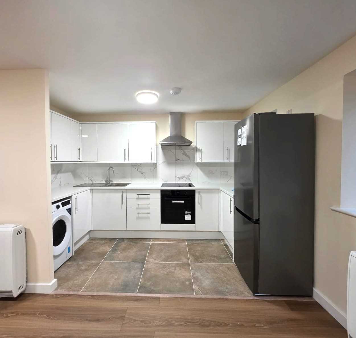 Springwood Crescent - Picture 3
