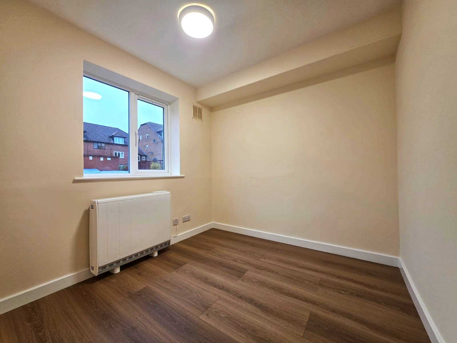 Springwood Crescent - Picture 5