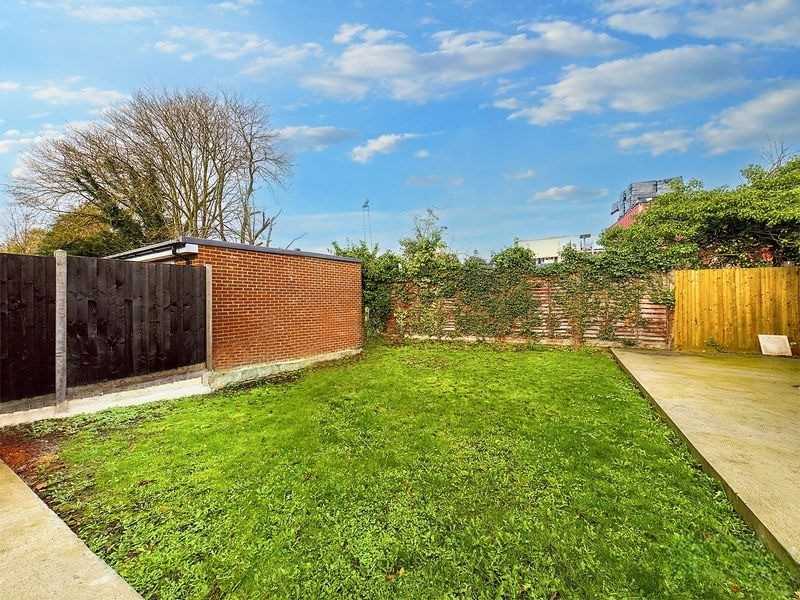 Aldridge Avenue - Picture 14
