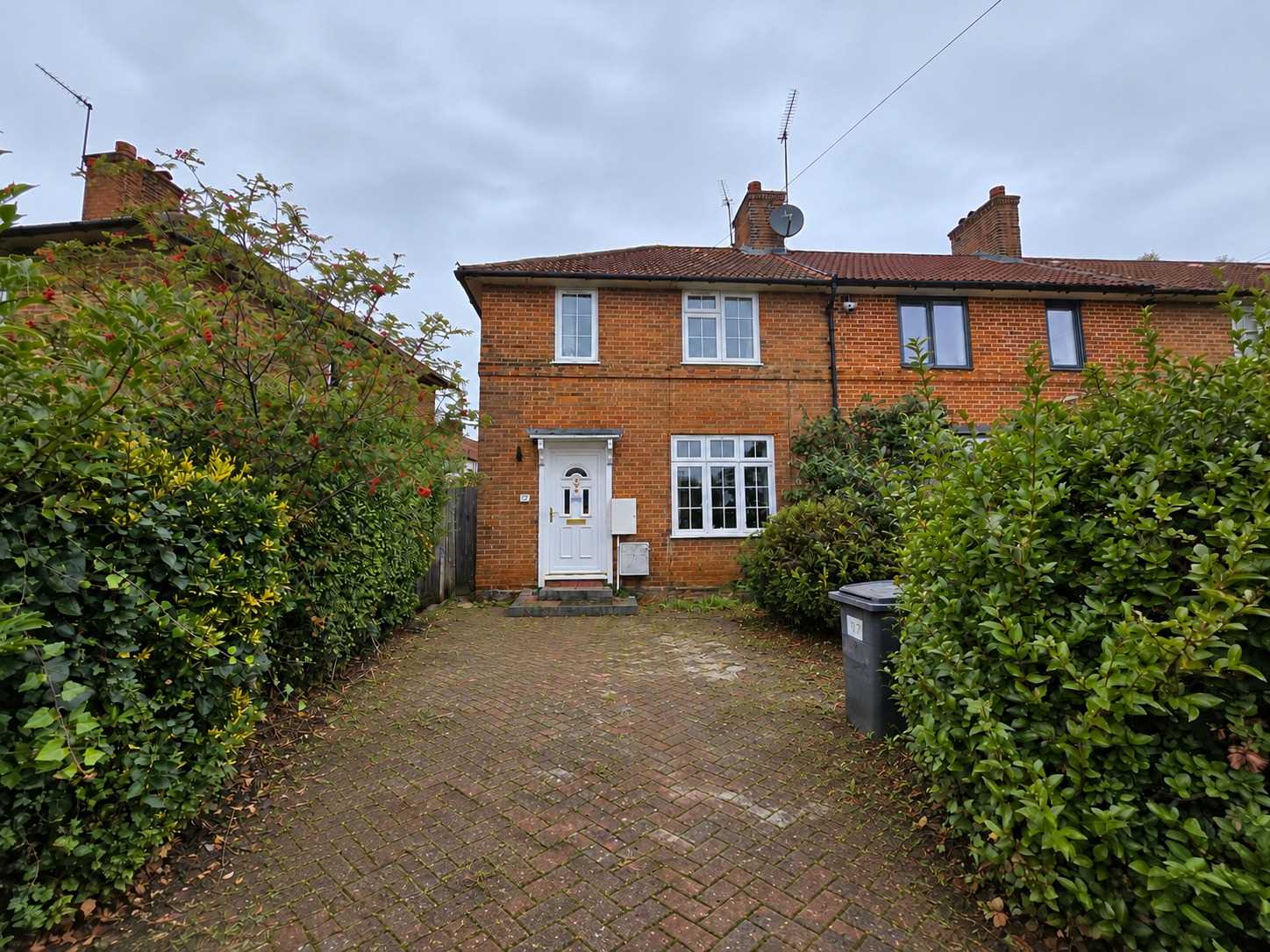 Abbots Road - Picture 1