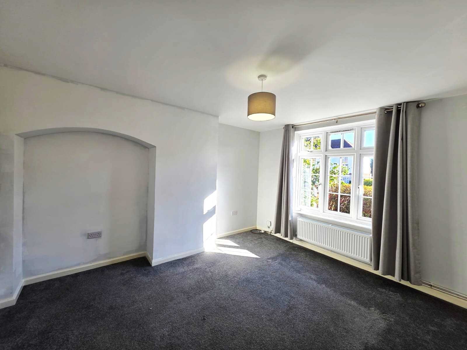 Abbots Road - Picture 3