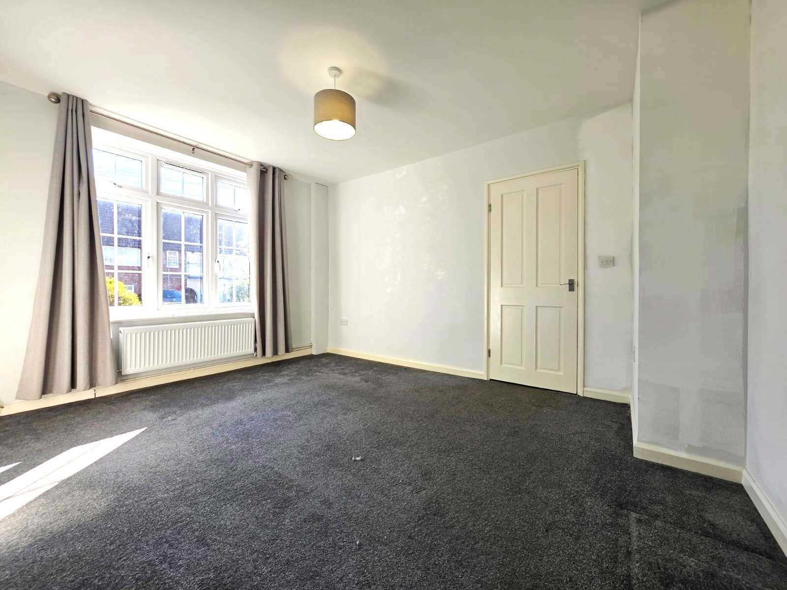 Abbots Road - Picture 4