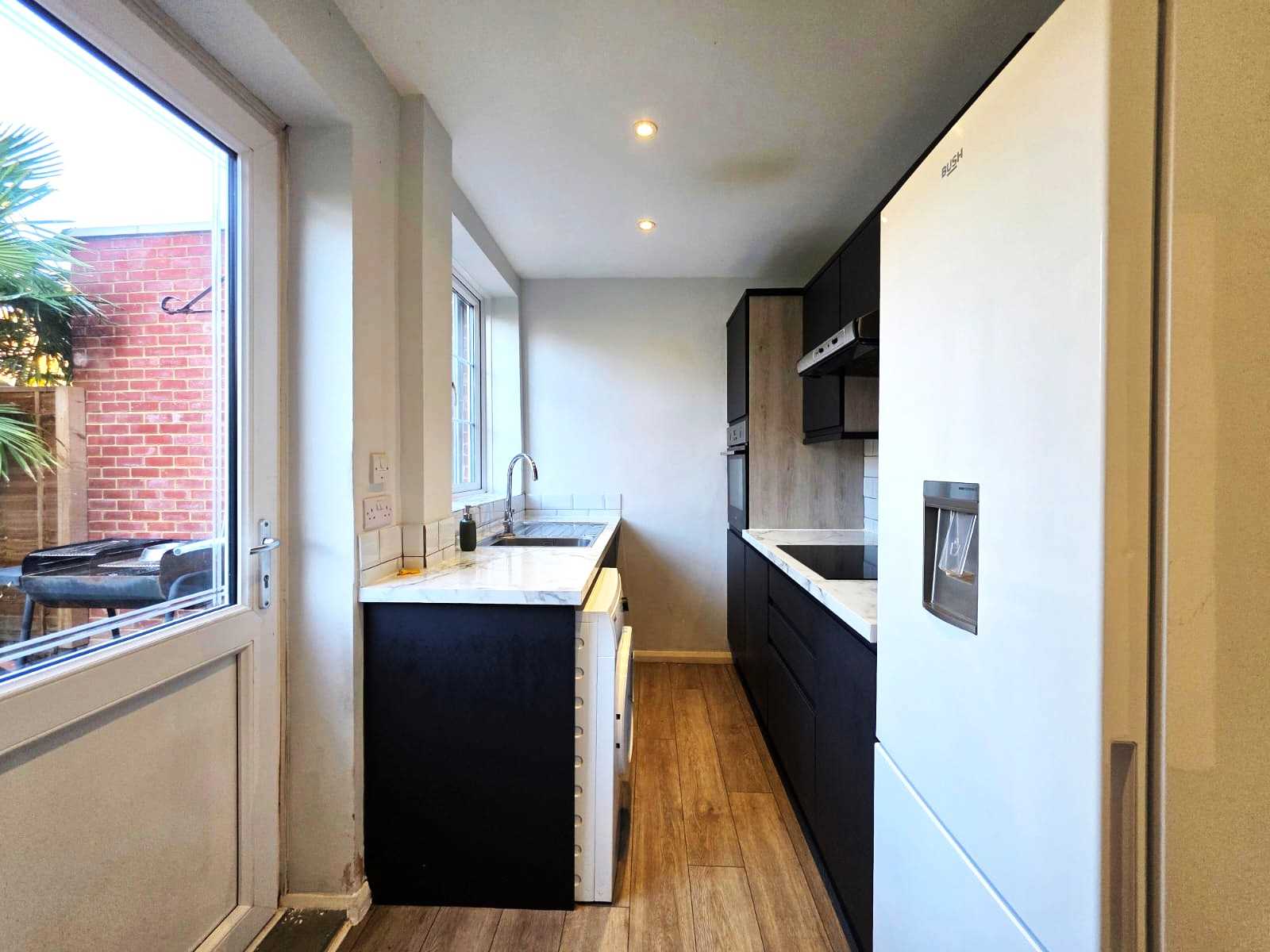 Abbots Road - Picture 5