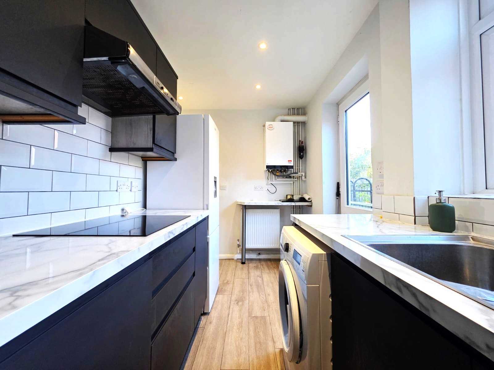 Abbots Road - Picture 6